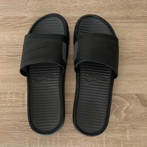 Nike Benassi Solarsoft "Triple Black" Slides